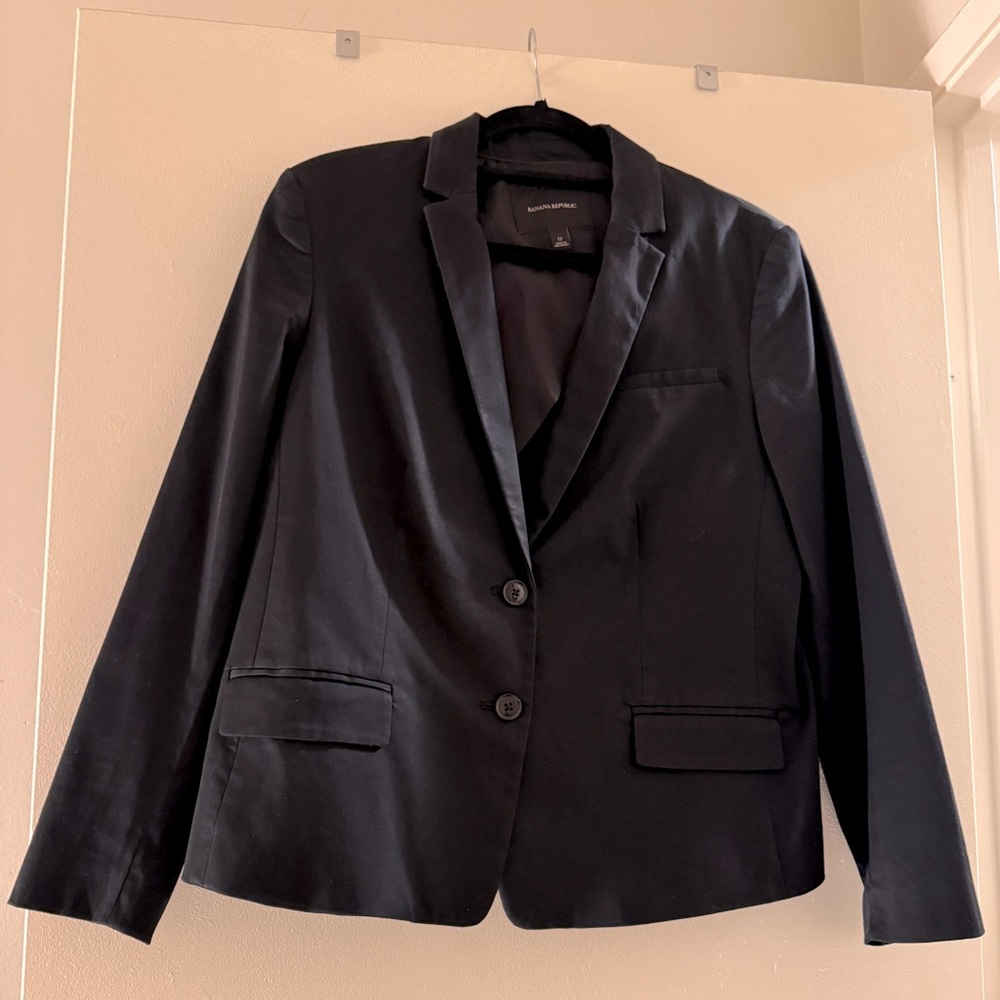 Single-breasted black Banana Republic blazer